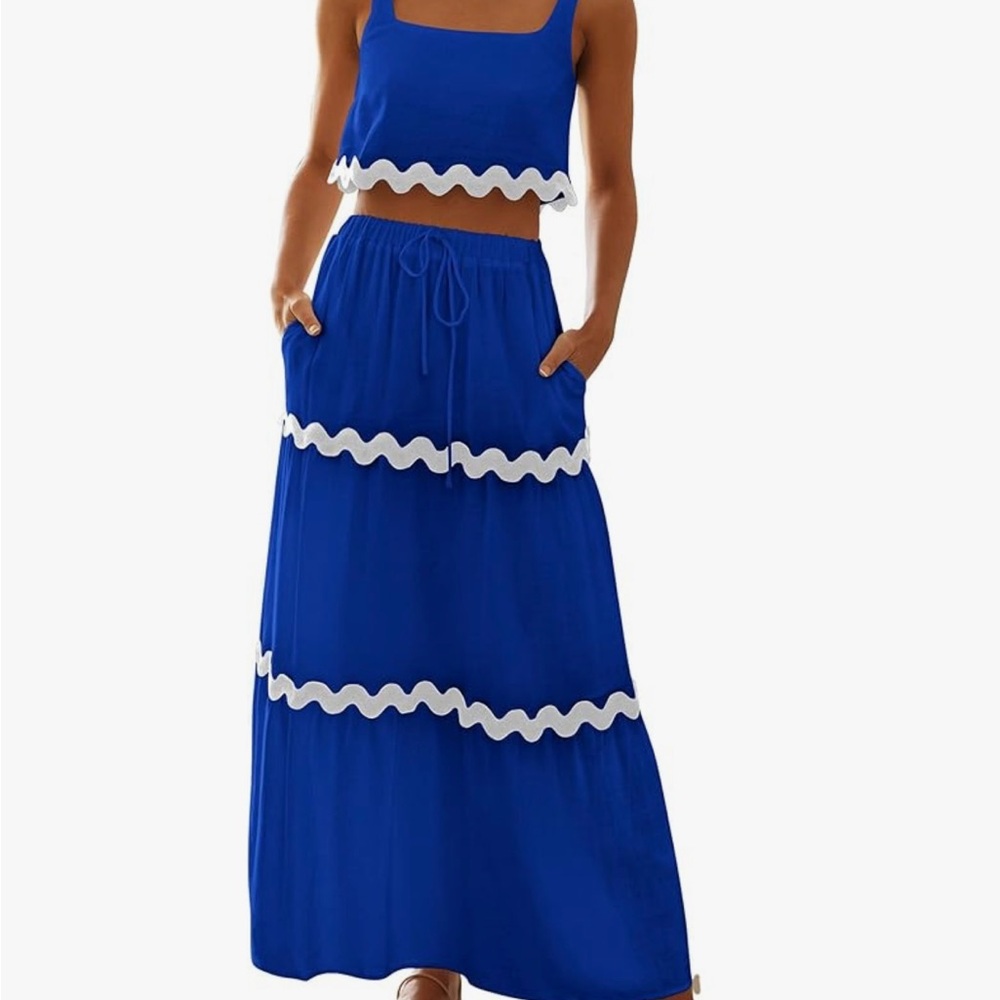 Women’s 2 pc blue sleeveless cropped tank top Size‎ L 32” waist NEW